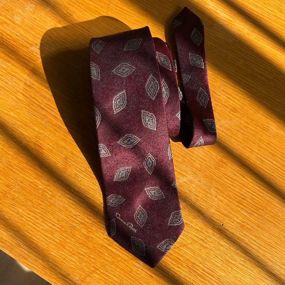 Oscar dé la Renta Sleek Men’s Silk Necktie